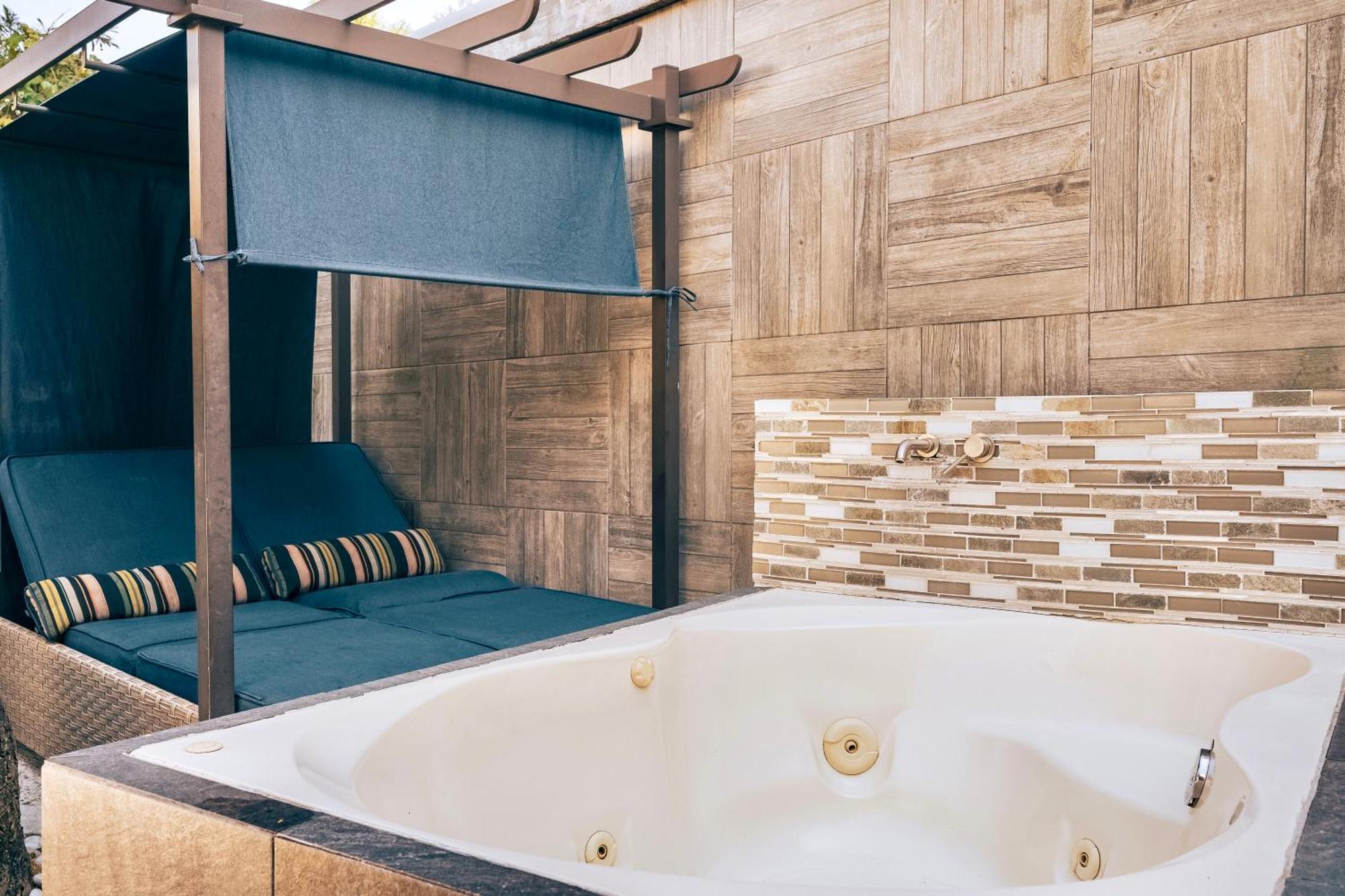 Loft Arte Y Diseno Alberca Climatizada, Amenidades Y Lujo, Terraza Privada Con Asador De Carbon, Cuernavaca Somos Los Unicos Que Te Ofrecemos Para Tu Uso Personal Y Exclusivo 2 Jacuzzis Con Agua Caliente Y Sistema De Hidromasaje Tipo Spa Extérieur photo
